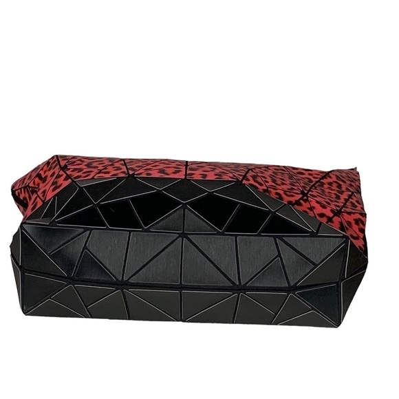 P. Luca tote coral red leopard and black geometric bendable‎ purse. - Picture 8 of 12